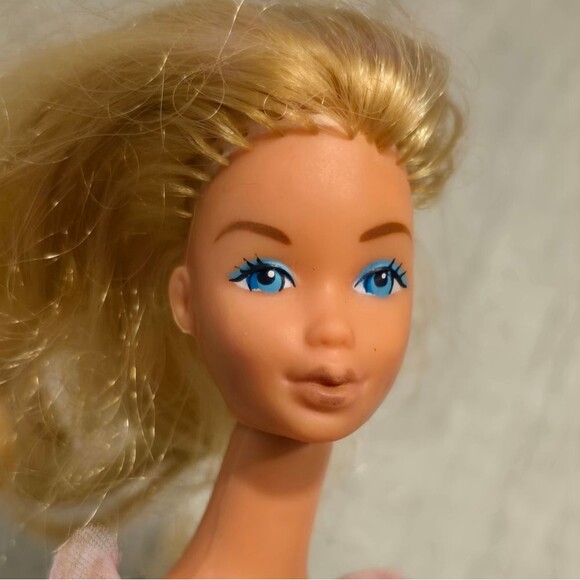 Vintage 1978 Mattel Kissing Barbie Doll - Picture 2 of 9